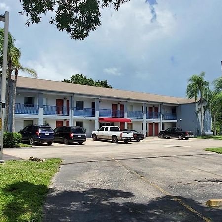 Lakeview Inn & Suites Okeechobee Extérieur photo
